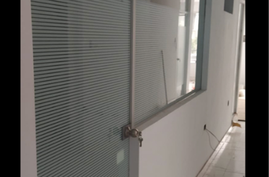 Diseños en vidrio y aluminio quela distribución y el estilo en cualquier espacio de manera optimizada
